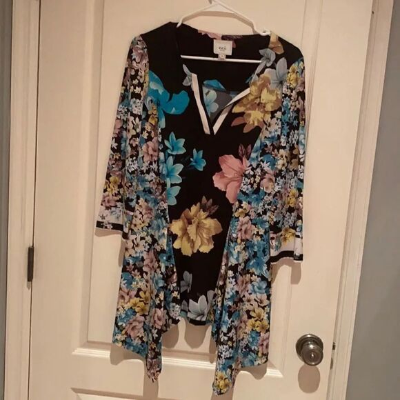 Asymmetrical floral V neck blouse M - Picture 1 of 3